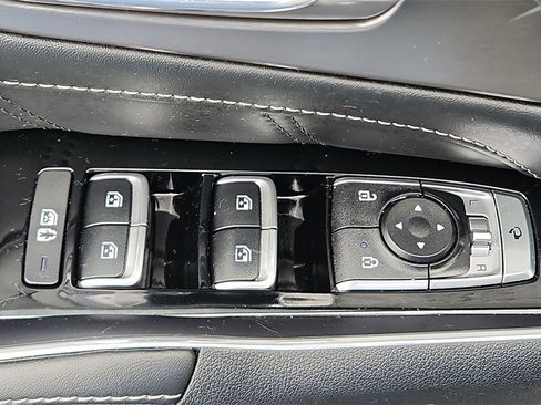 Used 2023 Kia Sorento SX image 17