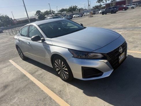 Used 2024 Nissan Altima 2.5 SV FWD image 3