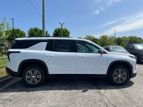 Used 2024 Chevrolet Traverse LT w/ LPO, Floor Liner Package FWD image 2