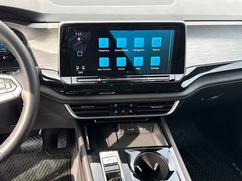 Certified 2025 Volkswagen Atlas Cross Sport SE w/ Panoramic Sunroof Package image 20