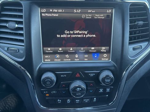 Used 2018 Jeep Grand Cherokee Laredo AWD/4WD image 12