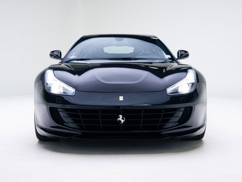 Used 2018 Ferrari GTC4Lusso image 4