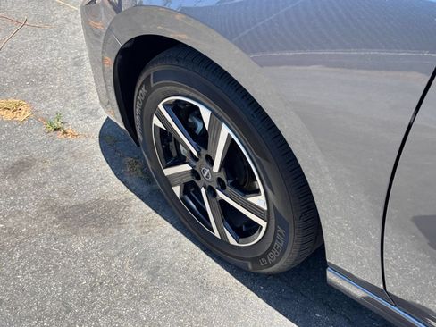 Used 2025 Nissan Sentra SV FWD image 30