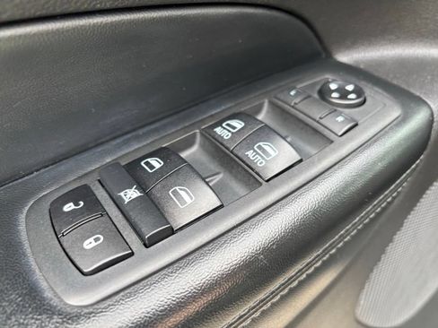 Used 2020 Jeep Grand Cherokee Laredo AWD/4WD image 32