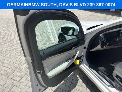 Used 2023 BMW 540i w/ Premium Package RWD image 9