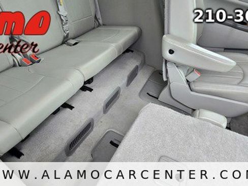 Used 2011 Buick Enclave CXL image 24