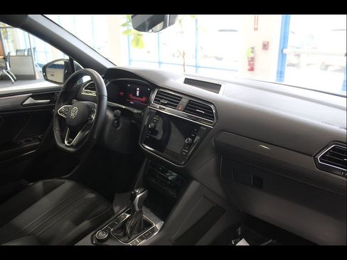 Used 2022 Volkswagen Tiguan SE R-Line AWD/4WD image 21