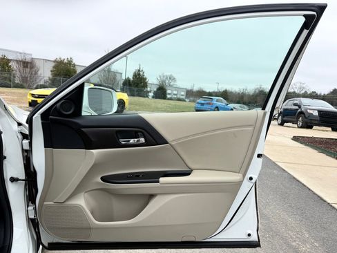 Used 2014 Honda Accord EX image 25