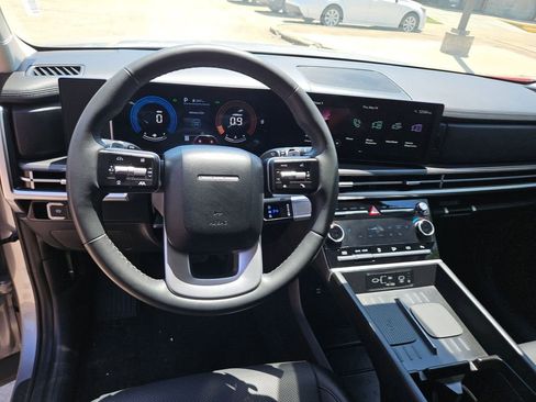 Used 2025 Hyundai Santa Fe SEL FWD image 17