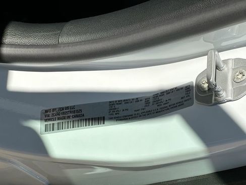 New 2026 Chrysler Pacifica Select image 32