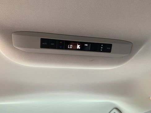 Used 2021 Toyota Sienna LE AWD/4WD image 18