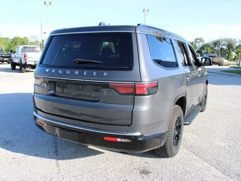 Used 2023 Jeep Wagoneer 4WD image 10