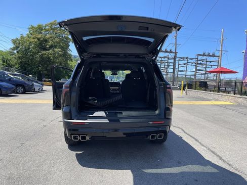 Used 2026 Chevrolet Traverse LT w/ Midnight/Sport Edition AWD/4WD image 13