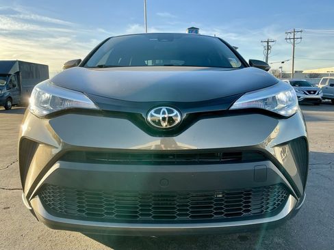 Used 2021 Toyota C-HR LE image 9