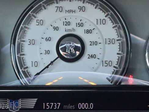 Used 2016 Rolls-Royce Dawn RWD image 37