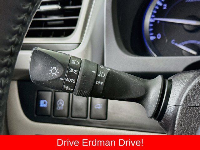 Used 2018 Toyota Highlander XLE FWD image 15