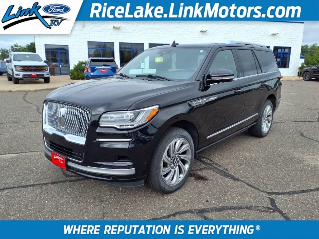 Used 2024 Lincoln Navigator Premiere AWD/4WD image 1
