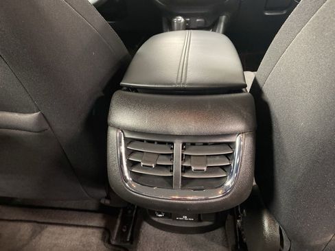 Used 2018 Chevrolet Malibu LT image 16