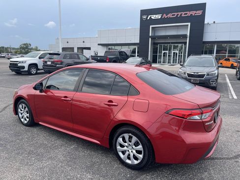 Used 2021 Toyota Corolla LE FWD image 3