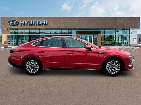 New 2025 Hyundai Sonata Limited image 9