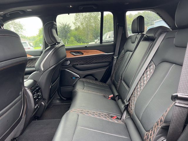 Used 2023 Jeep Grand Cherokee Summit AWD/4WD image 4
