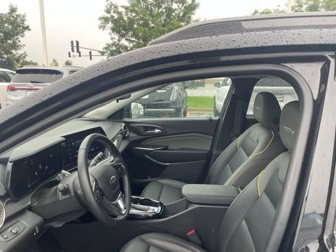 Used 2025 Chevrolet Trax ACTIV w/ Driver Confidence Package FWD image 7