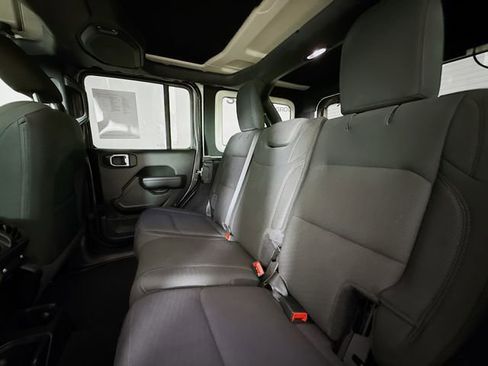 Used 2022 Jeep Wrangler Unlimited Sport image 23