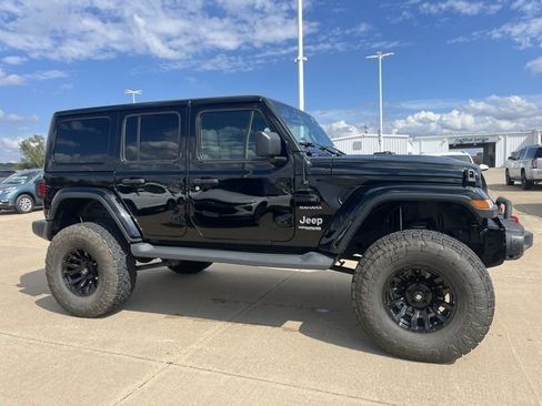Used 2019 Jeep Wrangler Unlimited Sahara image 2