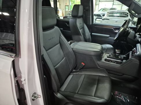 Used 2025 GMC Sierra 1500 Denali AWD/4WD image 30