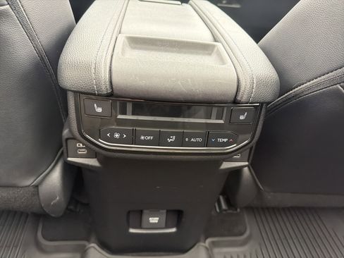 Used 2024 Toyota Grand Highlander AWD Hybrid image 27