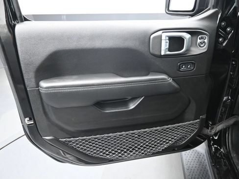 Used 2022 Jeep Wrangler Unlimited Sahara w/ Cold Weather Group AWD/4WD image 24