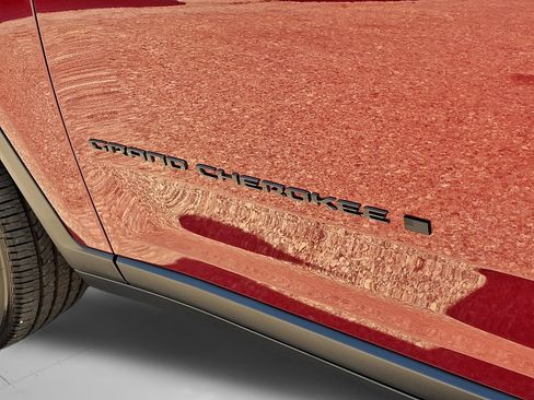 Certified 2023 Jeep Grand Cherokee Altitude AWD/4WD image 24