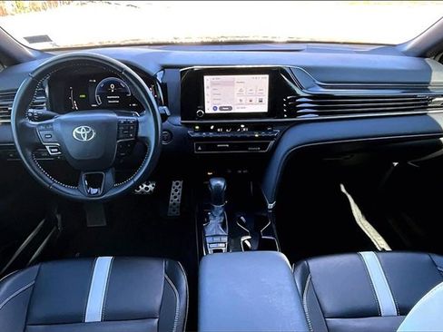 Used 2025 Toyota Camry SE image 18