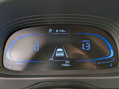 Used 2023 Hyundai Venue Limited image 14