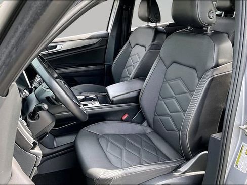 Used 2024 Volkswagen Atlas Cross Sport SE FWD image 21