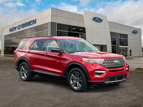 Certified 2023 Ford Explorer XLT w/ Equipment Group 202A AWD/4WD image 6