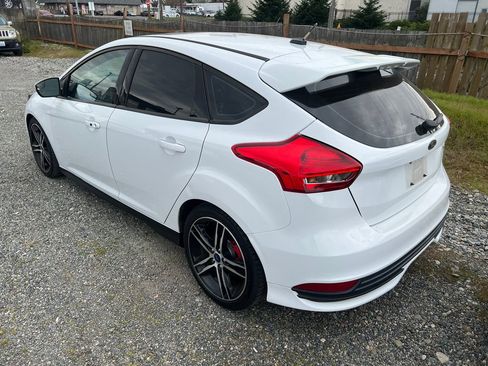 Used 2016 Ford Focus ST w/ Equipment Group 402A image 2