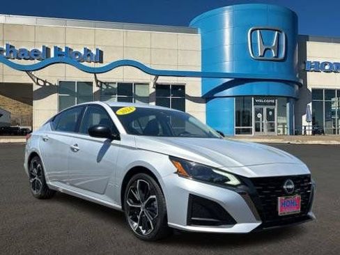 Used 2024 Nissan Altima 2.5 SR FWD image 1