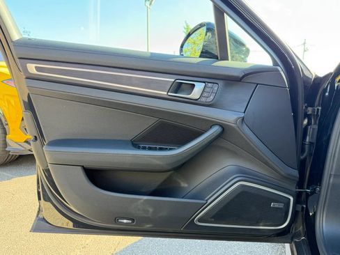 Used 2023 Porsche Panamera 4 Platinum Edition AWD/4WD image 10