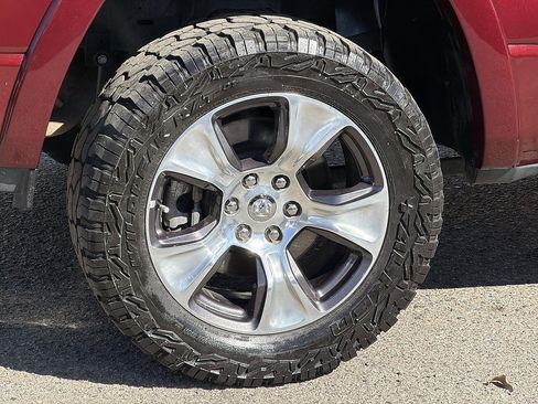 Used 2019 RAM 1500 Laramie RWD image 32