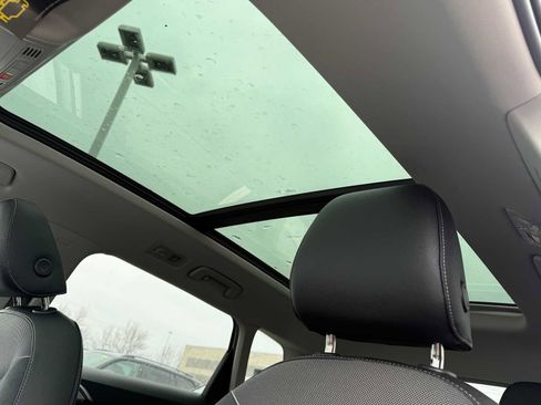 New 2026 Volkswagen Taos SE AWD/4WD image 9
