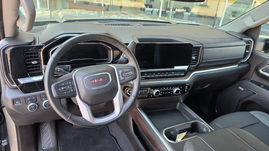 Used 2025 GMC Sierra 2500 SLT w/ SLT Convenience Package AWD/4WD image 8