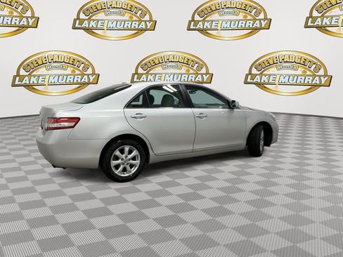 Used 2010 Toyota Camry LE FWD image 3