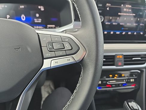 Used 2025 Volkswagen Taos SE image 14