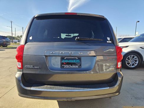 Used 2017 Dodge Grand Caravan SXT image 5