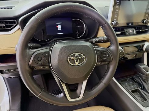 Used 2021 Toyota RAV4 Limited image 14
