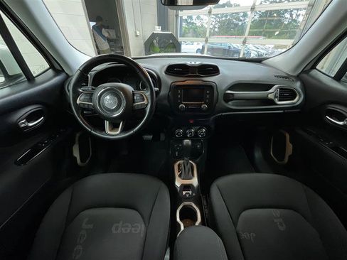 Used 2017 Jeep Renegade Latitude image 18