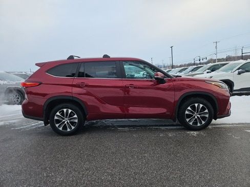 Used 2023 Toyota Highlander XLE image 15