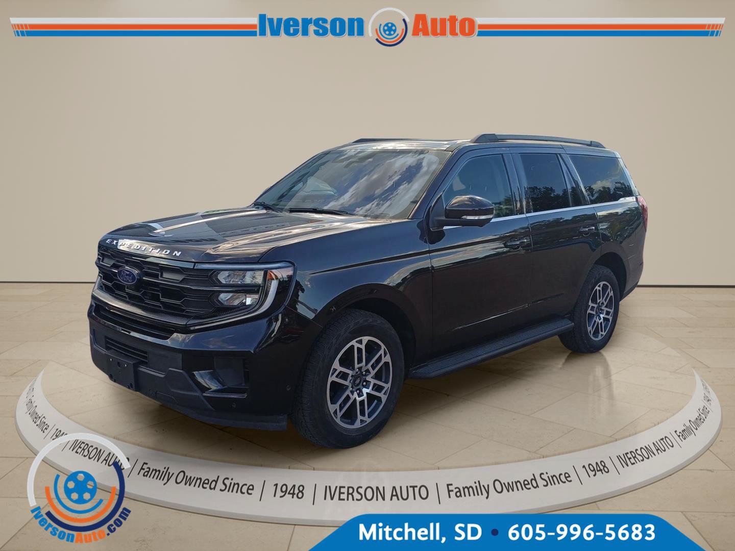 Used 2025 Ford Expedition Active AWD/4WD image 2