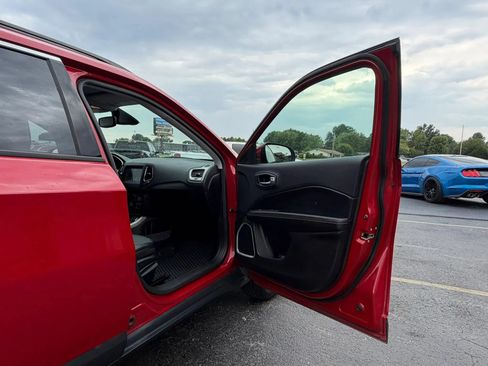 Used 2019 Jeep Compass Latitude w/ Popular Equipment Group AWD/4WD image 24